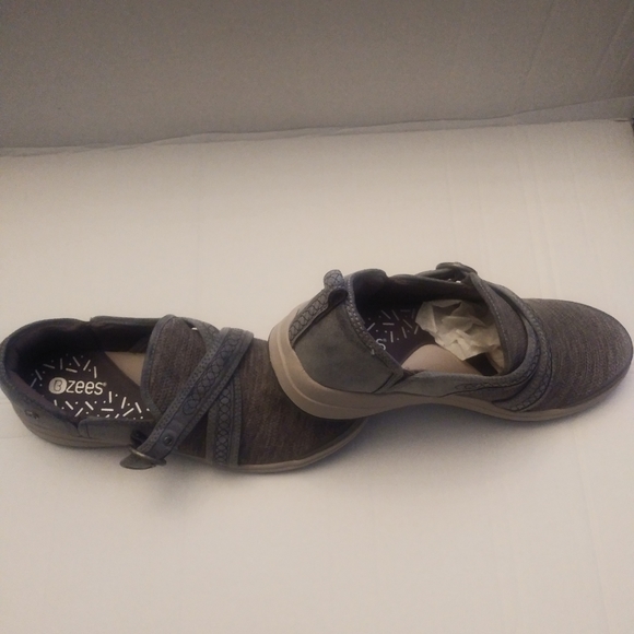 Naturlizer Bzees shoes brand new!! - Picture 3 of 4
